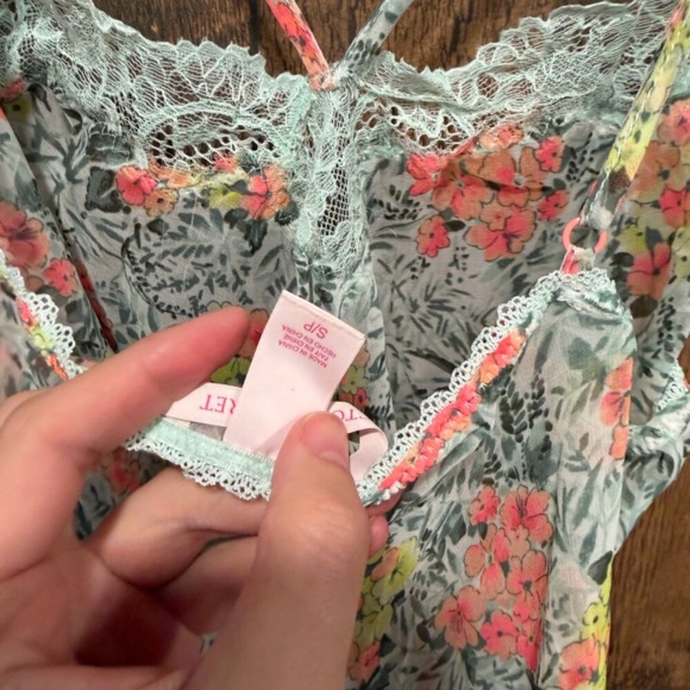 Victoria's Secret floral camisole nightie with lace trim accents small EUC - Picture 3 of 3